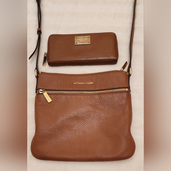 Michael Kors. Crossbody and Wallet  Set - Picture 8 of 12